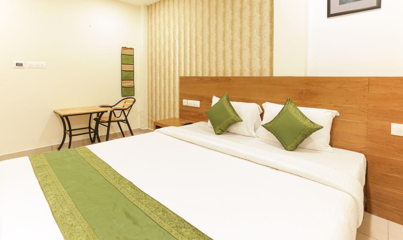 Treebo Trend Cmks Gulmohar Suites Kochi Exterior foto