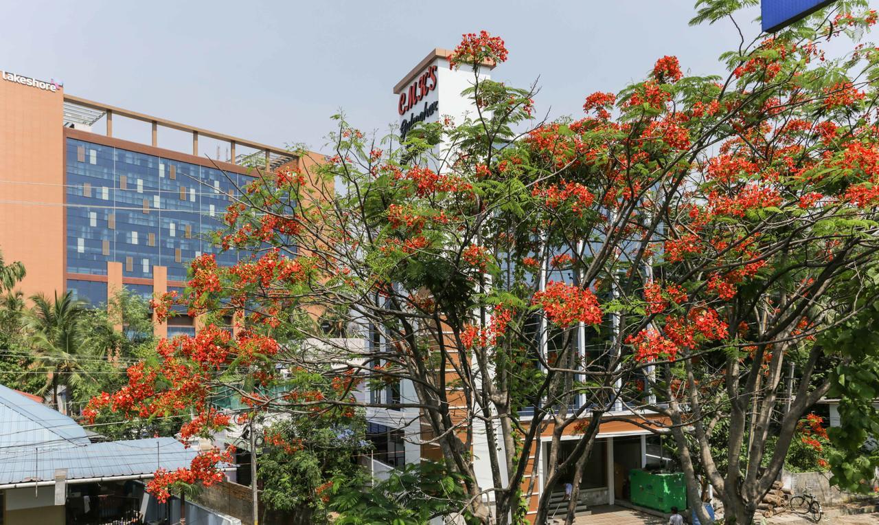 Treebo Trend Cmks Gulmohar Suites Kochi Exterior foto