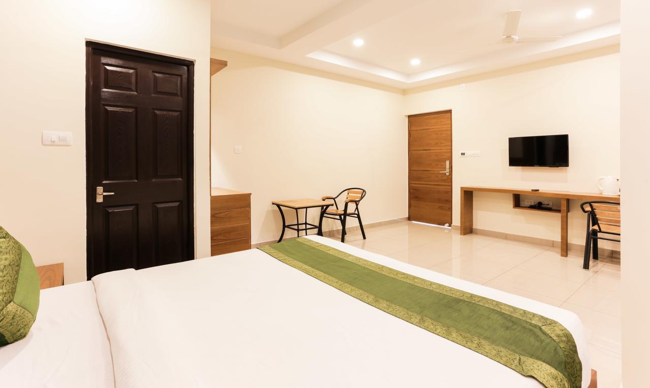Treebo Trend Cmks Gulmohar Suites Kochi Exterior foto
