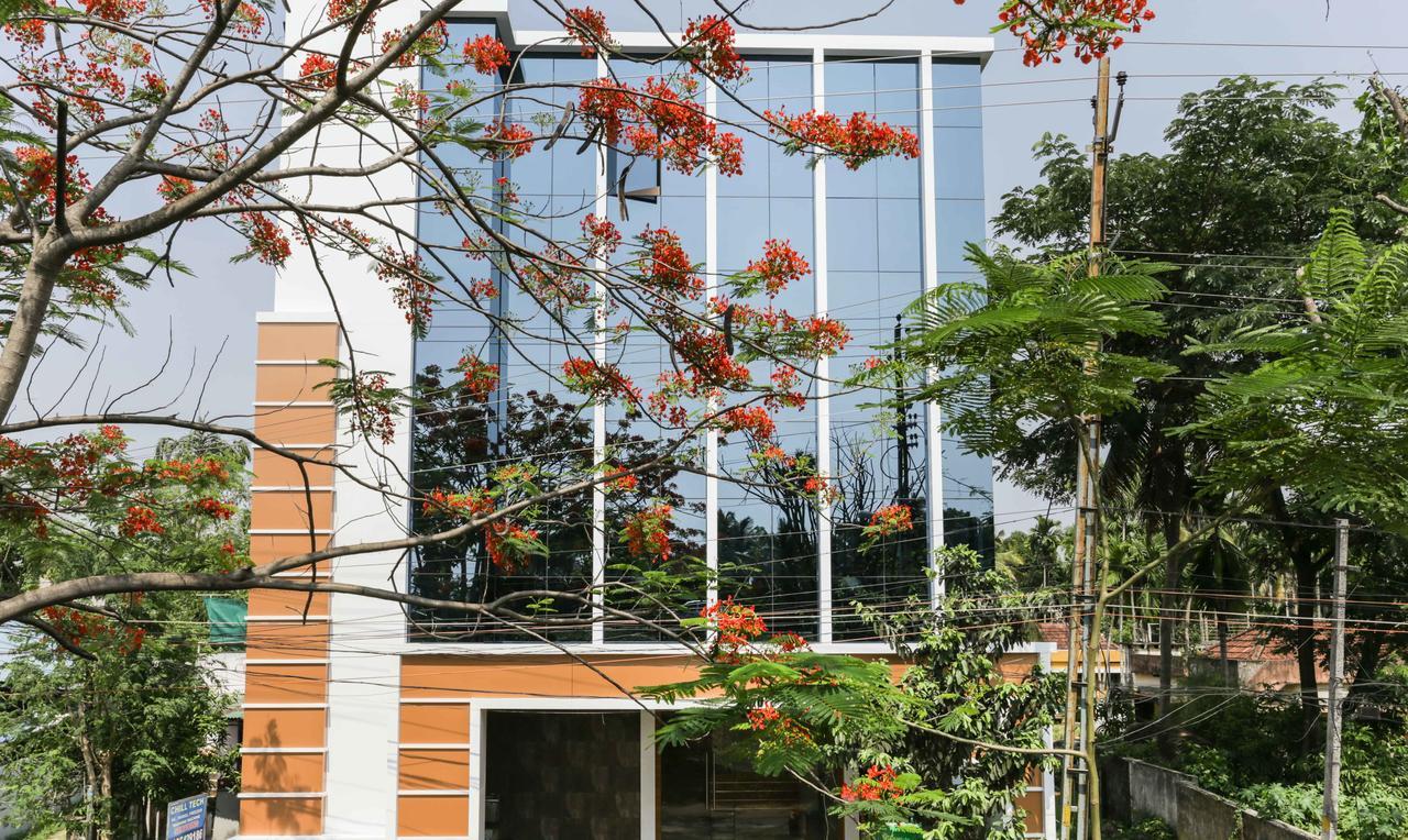 Treebo Trend Cmks Gulmohar Suites Kochi Exterior foto